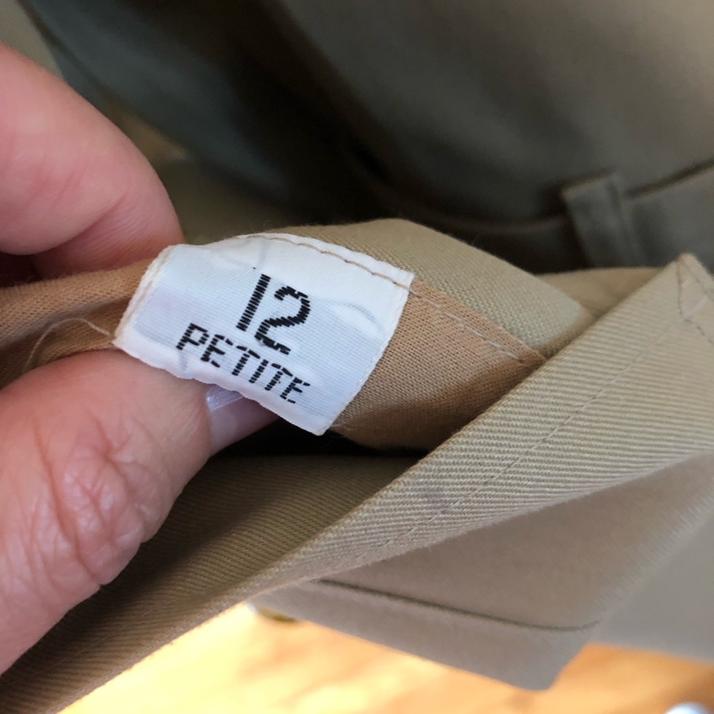 Burberry Beige Trench Coat with Classic Check Lining - Picture 8 of 12